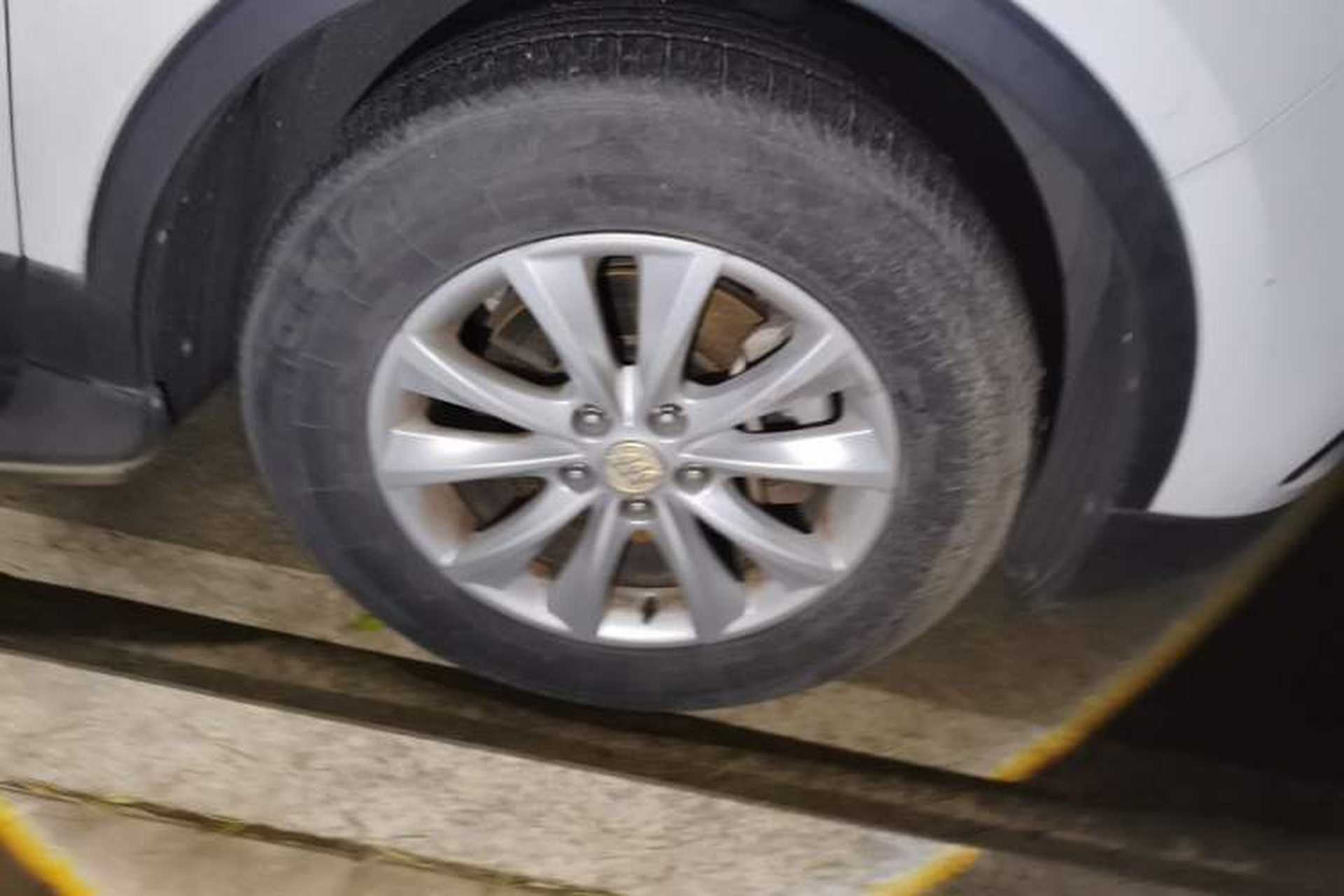 Used Buick Envision 2017 28T Four-Wheel Drive Elite Model Right Front Wheel Hub