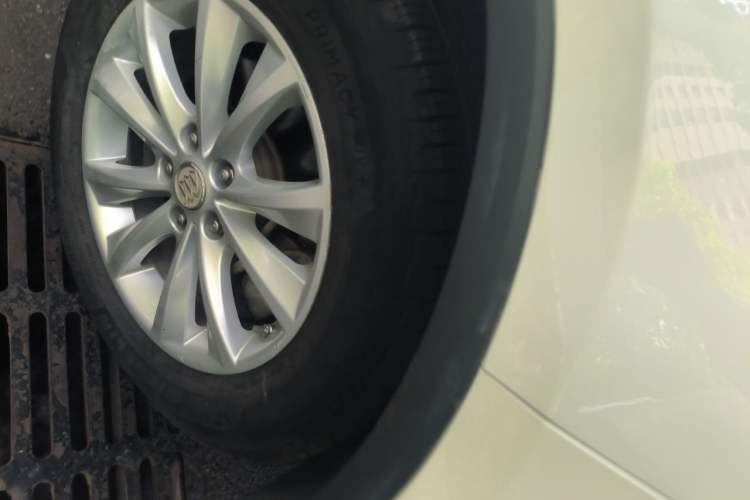 Used Buick Envision 2017 28T Four-Wheel Drive Elite Model Right Front Wheel Hub
