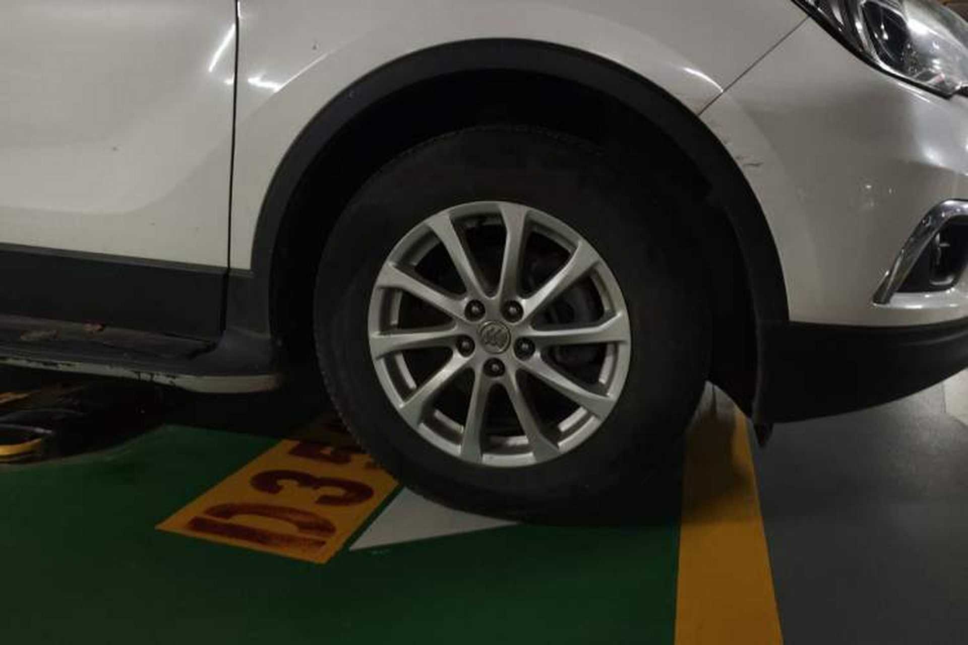 Used Buick Envision 2017 20T Two-Wheel Drive Leading Version Right Front Wheel Hub