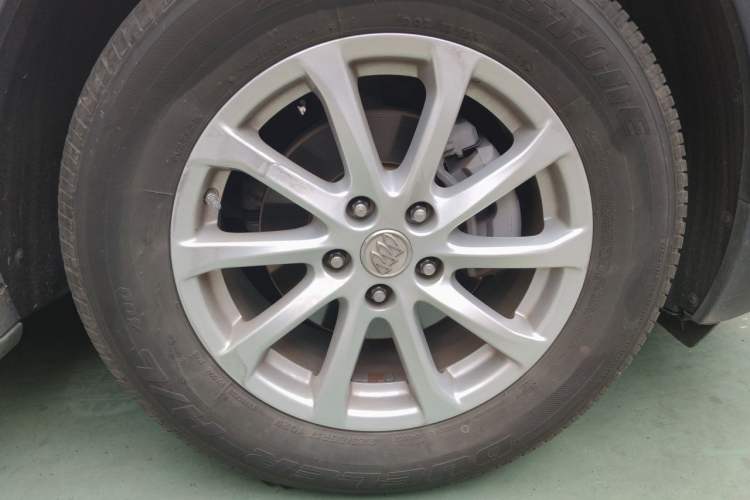 Used Buick Envision 2017 20T Two-Wheel Drive Elite Version Right Front Wheel Hub