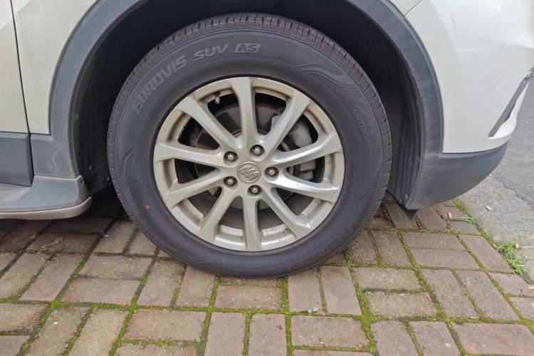 Used Buick Envision 2017 20T Two-Wheel Drive Elite Version Right Front Wheel Hub