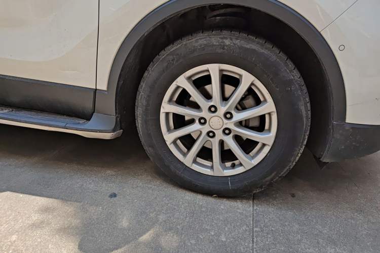 Used Buick Envision 2017 20T Two-Wheel Drive Luxury Model Right Front Wheel Hub