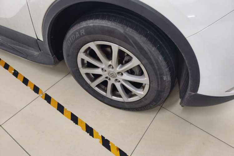 Used Buick Envision 2017 20T Two-Wheel Drive Elite Version Right Front Wheel Hub