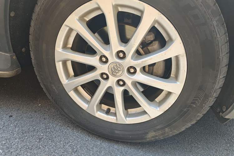 Used Buick Envision 2017 20T Two-Wheel Drive Luxury Model Right Front Wheel Hub