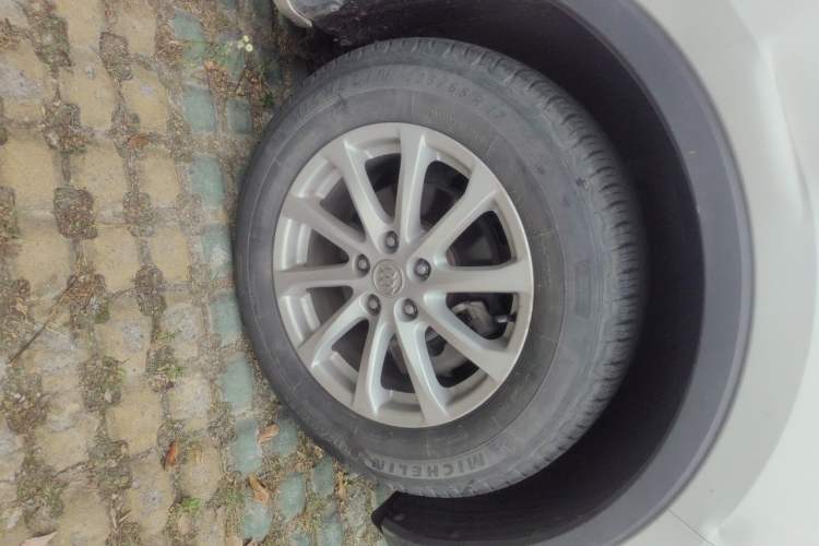 Used Buick Envision 2017 20T Two-Wheel Drive Elite Version Right Front Wheel Hub