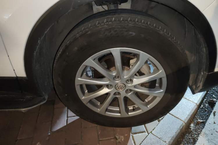 Used Buick Envision 2017 20T Two-Wheel Drive Leading Version Right Front Wheel Hub