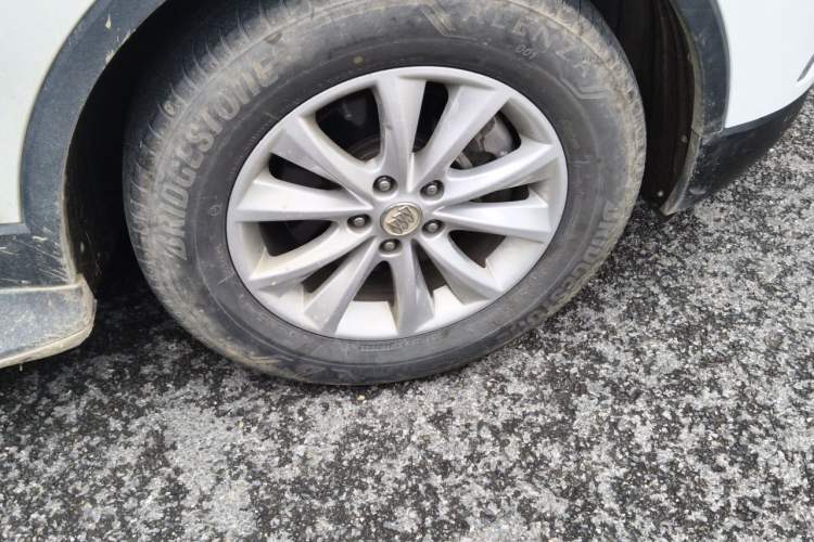 Used Buick Envision 2017 28T Four-Wheel Drive Elite Model Right Front Wheel Hub