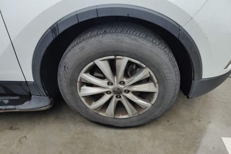 Used Buick Envision 2017 28T Four-Wheel Drive Elite Model Right Front Wheel Hub