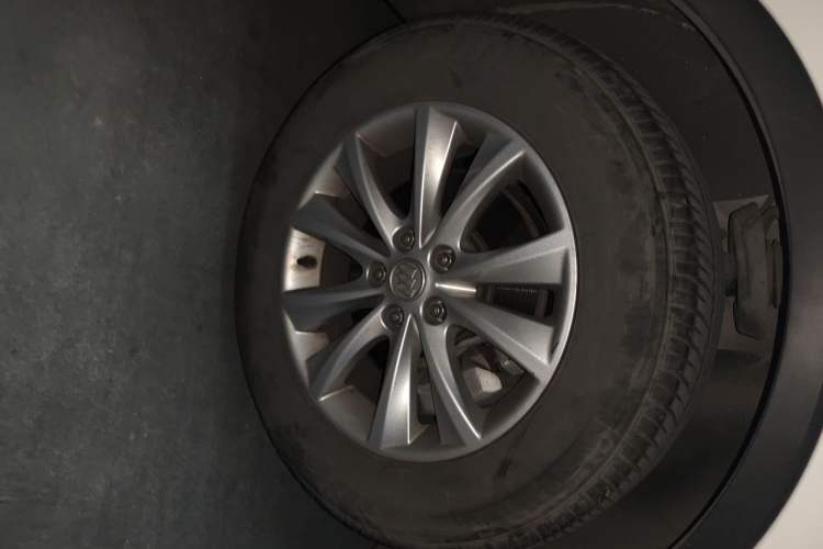 Used Buick Envision 2017 28T Four-Wheel Drive Elite Model Right Front Wheel Hub