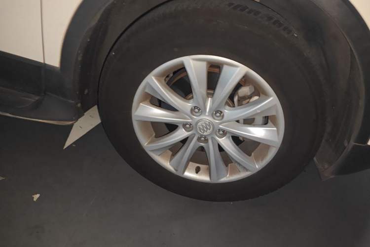 Used Buick Envision 2017 28T Four-Wheel Drive Elite Model Right Front Wheel Hub