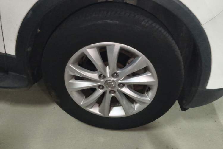 Used Buick Envision 2017 28T Four-Wheel Drive Elite Model Right Front Wheel Hub
