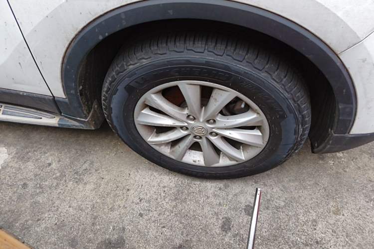 Used Buick Envision 2017 28T Four-Wheel Drive Elite Model Right Front Wheel Hub