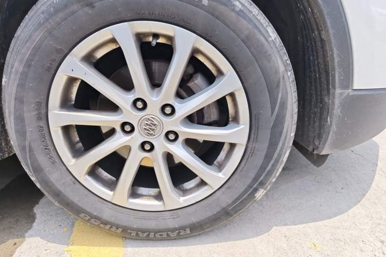 Used Buick Envision 2017 20T Two-Wheel Drive Elite Version Right Front Wheel Hub