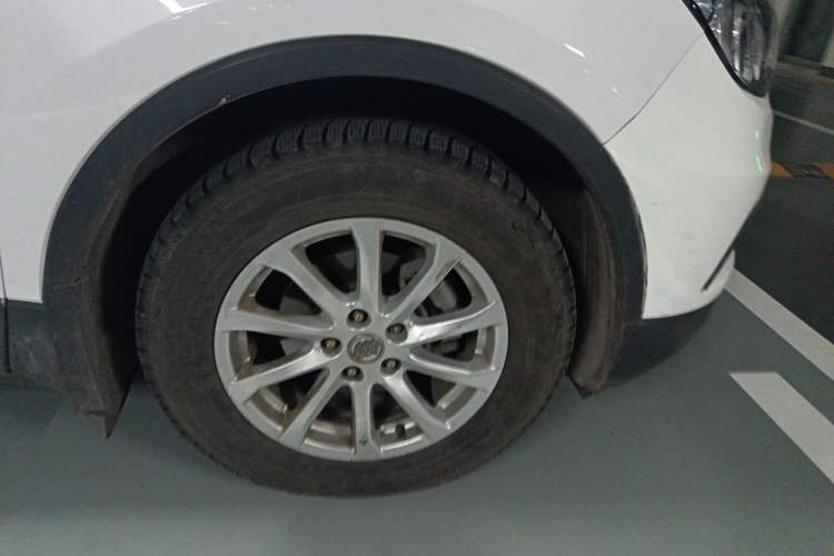 Used Buick Envision 2017 20T Two-Wheel Drive Elite Version Right Front Wheel Hub