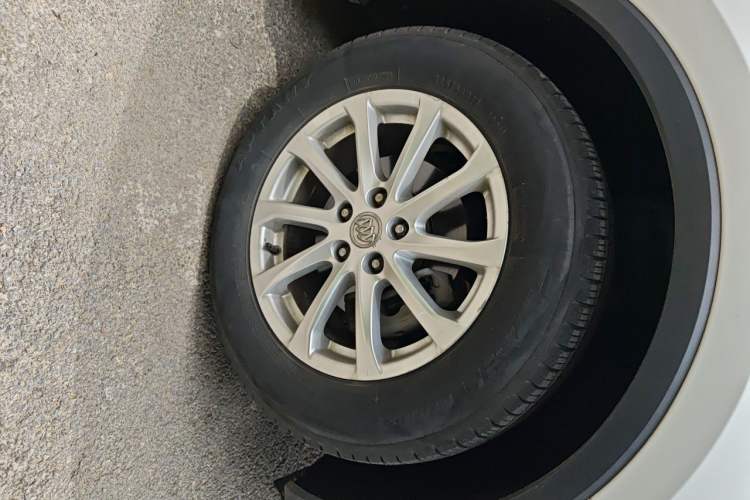 Used Buick Envision 2017 20T Two-Wheel Drive Leading Version Right Front Wheel Hub