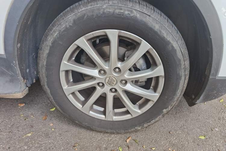 Used Buick Envision 2017 20T Two-Wheel Drive Luxury Model Right Front Wheel Hub