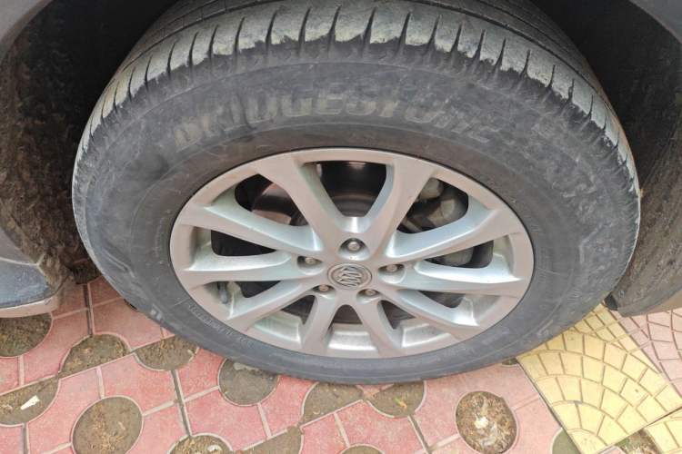 Used Buick Envision 2017 20T Two-Wheel Drive Luxury Model Right Front Wheel Hub