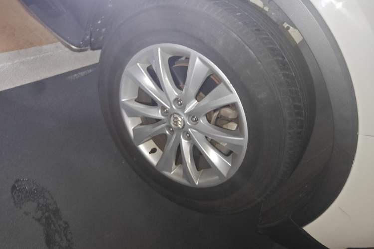 Used Buick Envision 2017 28T Four-Wheel Drive Elite Model Right Front Wheel Hub