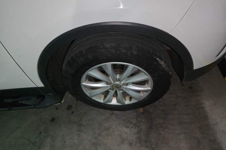 Used Buick Envision 2017 28T Four-Wheel Drive Elite Model Right Front Wheel Hub