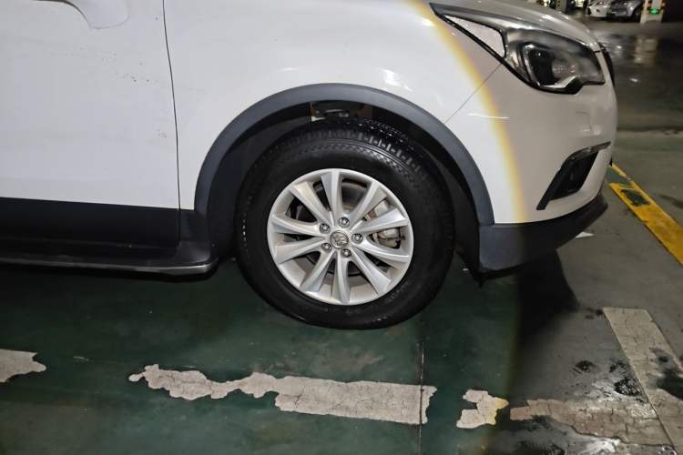 Used Buick Envision 2017 28T Four-Wheel Drive Elite Model Right Front Wheel Hub