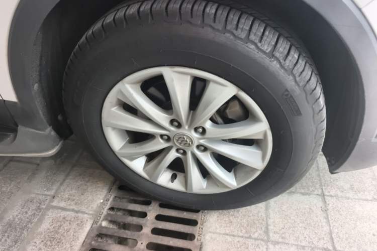 Used Buick Envision 2017 28T Four-Wheel Drive Luxury Model Right Front Wheel Hub