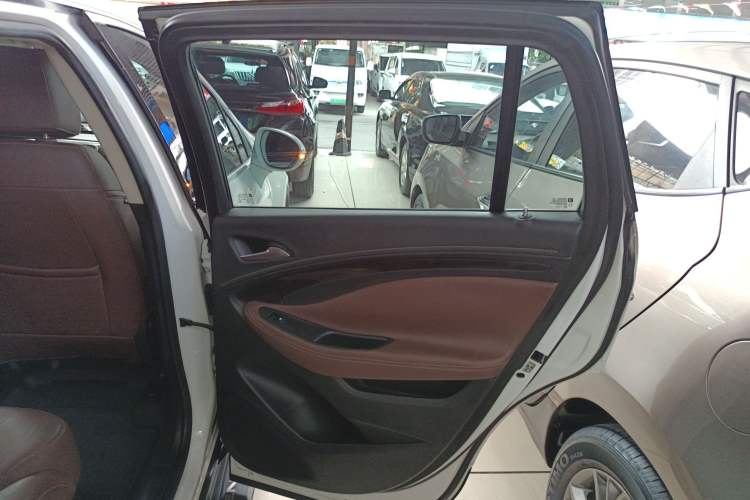 Used Buick Envision 2017 20T Two-Wheel Drive Elite Version Right Rear Door Interior