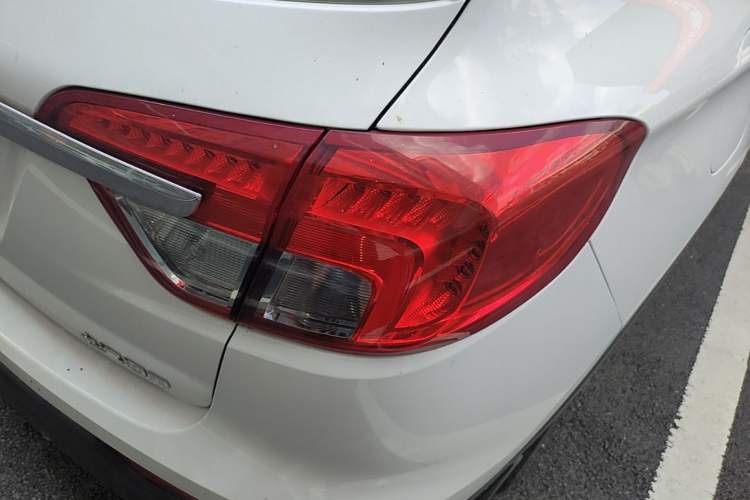 Used Buick Envision 2017 28T Four-Wheel Drive Elite Model Right Rear Taillight