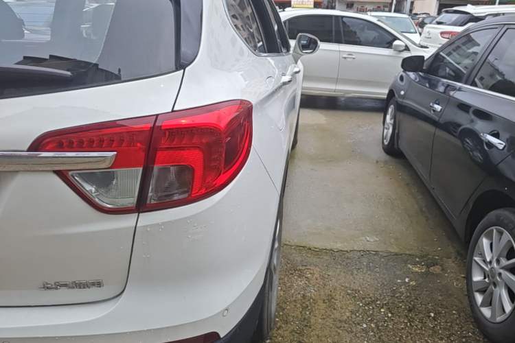 Used Buick Envision 2017 28T Four-Wheel Drive Elite Model Right Rear Taillight
