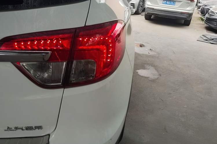 Used Buick Envision 2017 20T Two-Wheel Drive Leading Version Right Rear Taillight