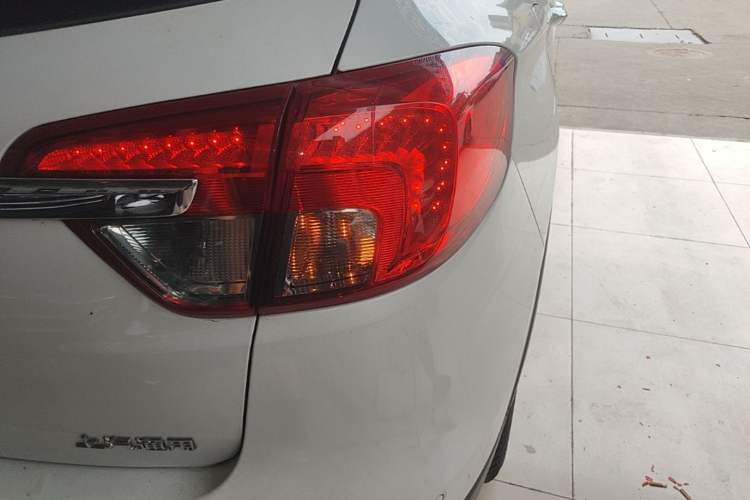 Used Buick Envision 2017 20T Two-Wheel Drive Leading Version Right Rear Taillight