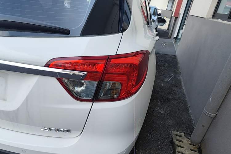 Used Buick Envision 2017 28T Four-Wheel Drive Elite Model Right Rear Taillight