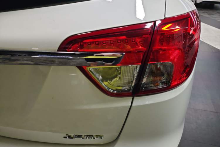 Used Buick Envision 2017 20T Two-Wheel Drive Leading Version Right Rear Taillight