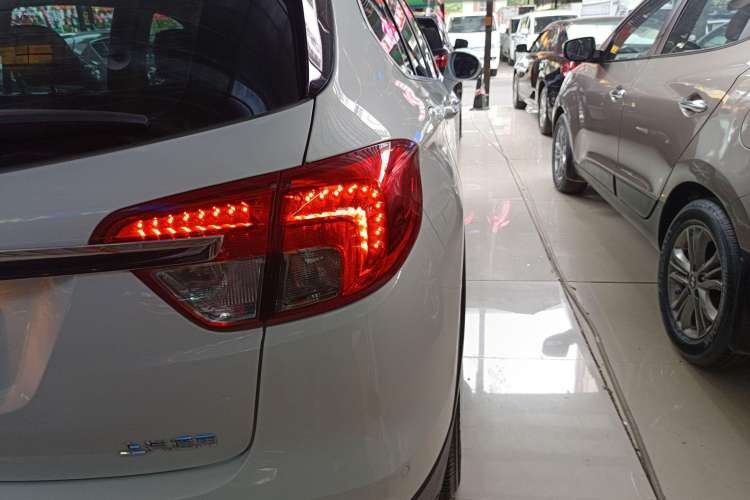 Used Buick Envision 2017 20T Two-Wheel Drive Elite Version Right Rear Taillight