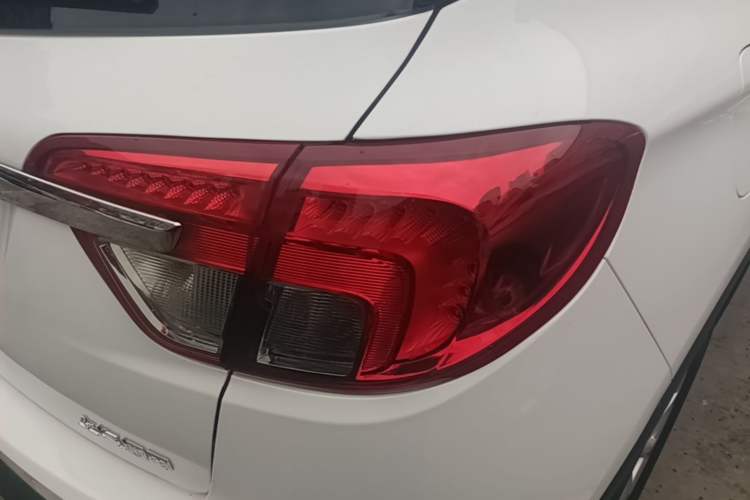 Used Buick Envision 2017 20T Two-Wheel Drive Luxury Model Right Rear Taillight