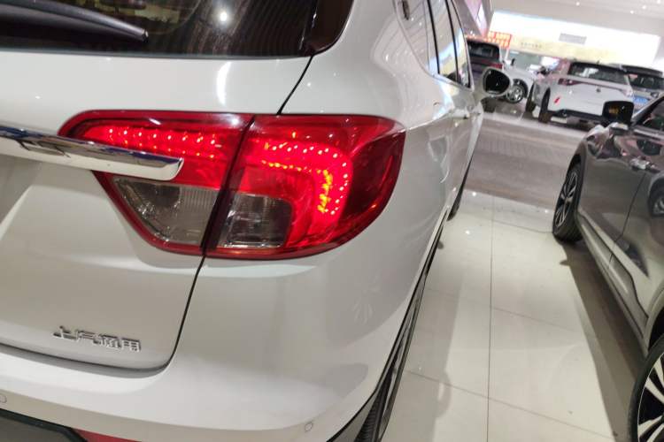 Used Buick Envision 2017 20T Two-Wheel Drive Leading Version Right Rear Taillight