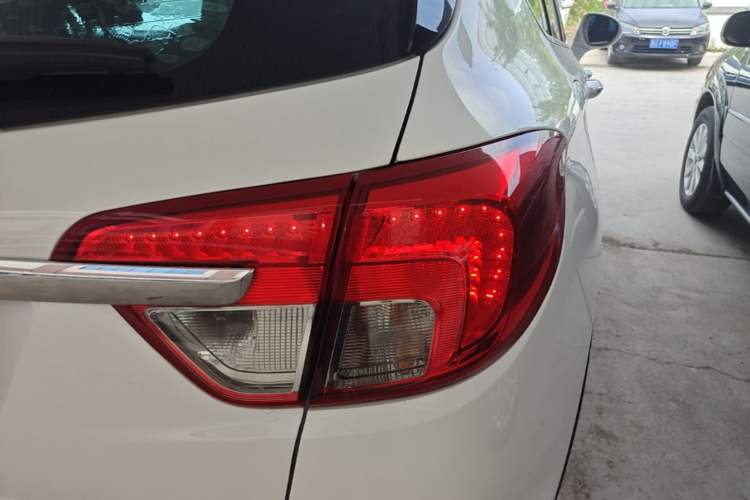 Used Buick Envision 2017 28T Four-Wheel Drive Elite Model Right Rear Taillight