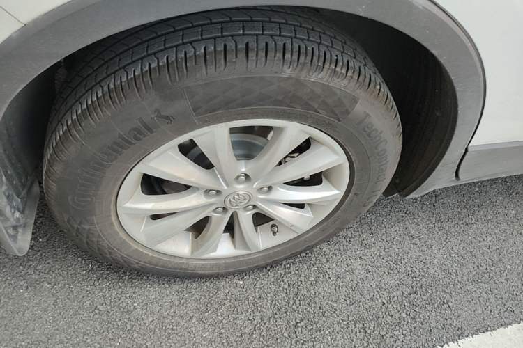 Used Buick Envision 2017 28T Four-Wheel Drive Elite Model Right Rear Wheel Hub