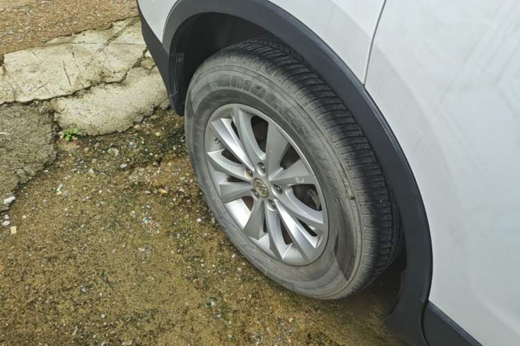 Used Buick Envision 2017 28T Four-Wheel Drive Elite Model Right Rear Wheel Hub