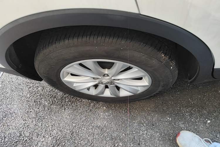 Used Buick Envision 2017 28T Four-Wheel Drive Elite Model Right Rear Wheel Hub