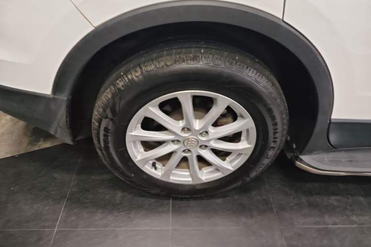 Used Buick Envision 2017 20T Two-Wheel Drive Leading Version Right Rear Wheel Hub