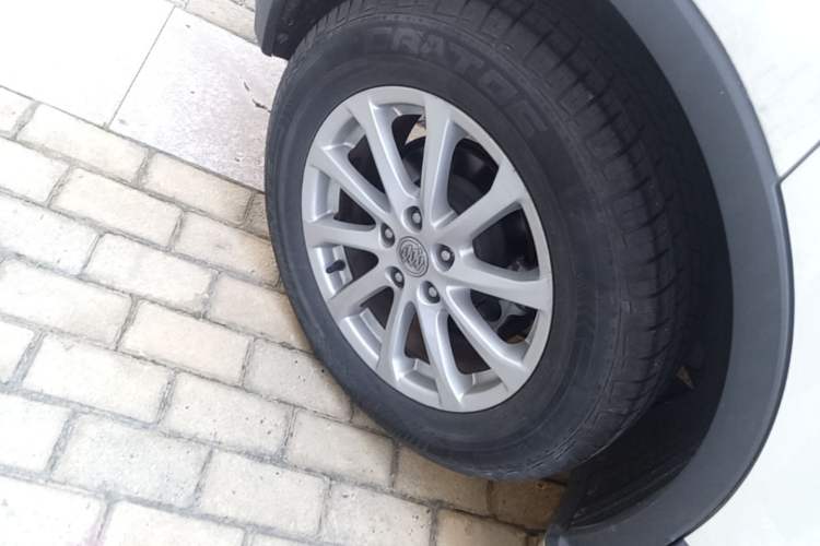 Used Buick Envision 2017 20T Two-Wheel Drive Luxury Model Right Rear Wheel Hub