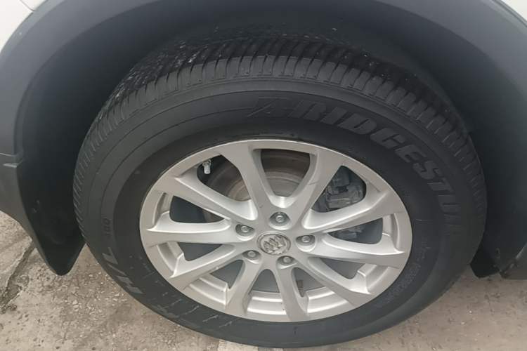 Used Buick Envision 2017 20T Two-Wheel Drive Luxury Model Right Rear Wheel Hub
