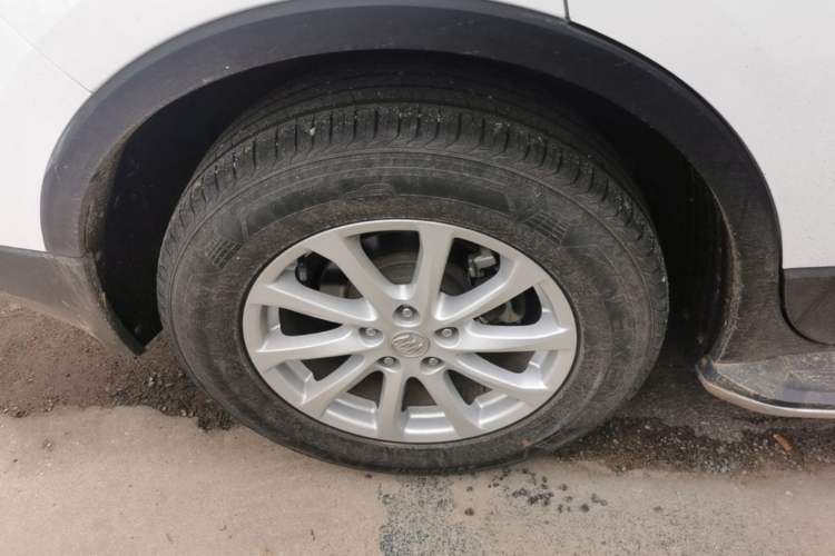 Used Buick Envision 2017 20T Two-Wheel Drive Elite Version Right Rear Wheel Hub