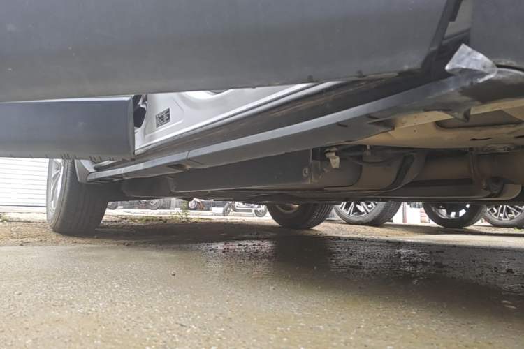 Used Buick Envision 2017 28T Four-Wheel Drive Elite Model Right Side Sill