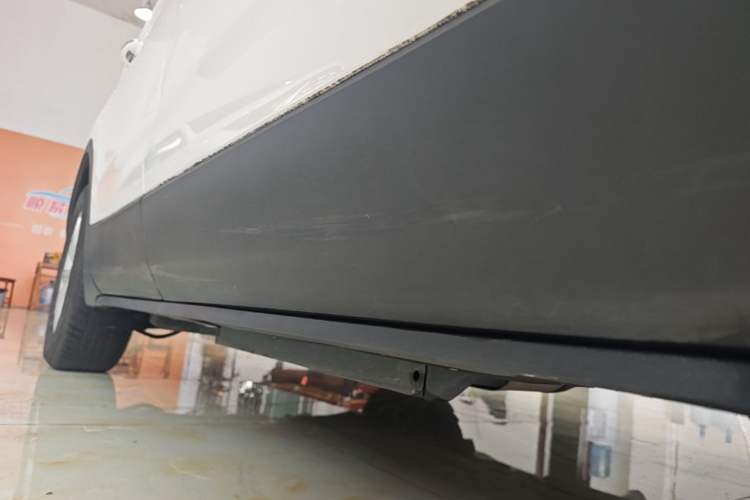 Used Buick Envision 2017 28T Four-Wheel Drive Elite Model Right Side Sill