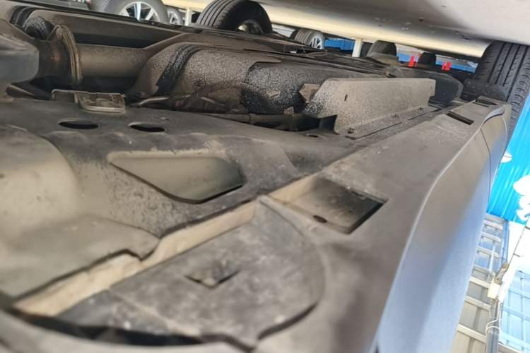 Used Buick Envision 2017 28T Four-Wheel Drive Elite Model Right Side Sill