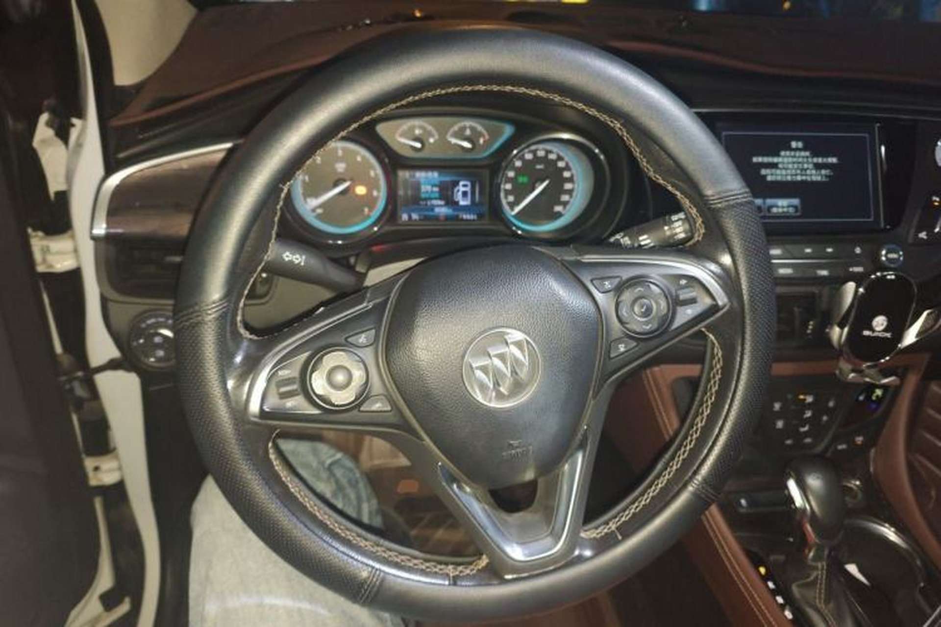 Used Buick Envision 2017 20T Two-Wheel Drive Luxury Model Steering Wheel