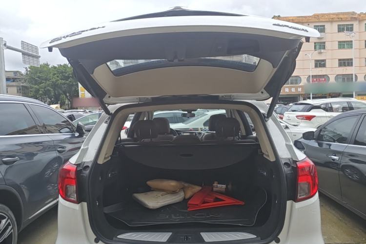 Used Buick Envision 2017 28T Four-Wheel Drive Elite Model Trunk