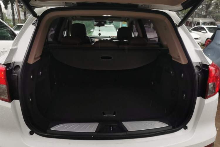 Used Buick Envision 2017 28T Four-Wheel Drive Elite Model Trunk