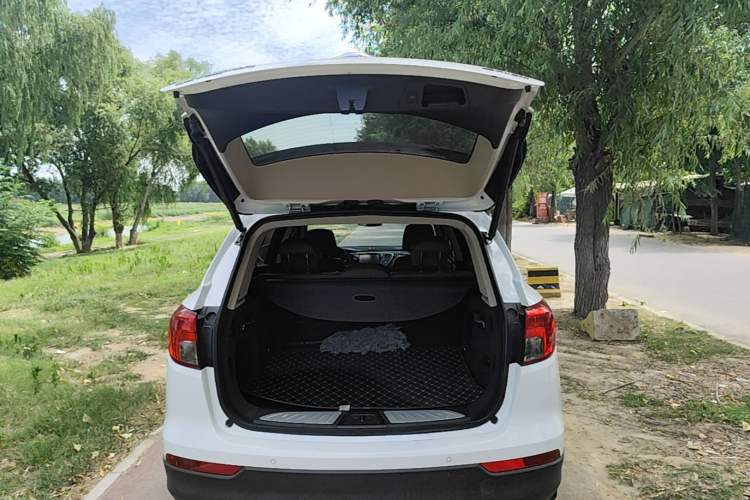 Used Buick Envision 2017 28T Four-Wheel Drive Elite Model Trunk
